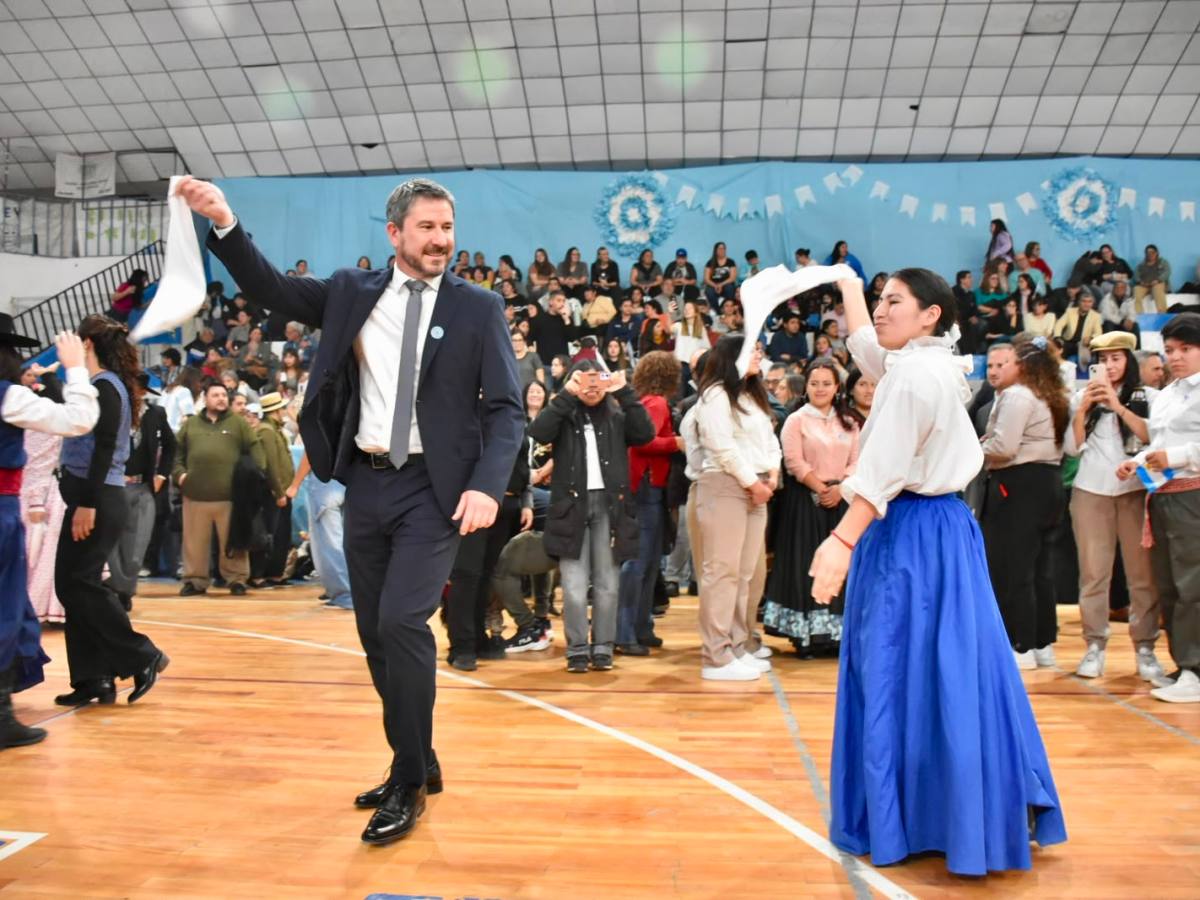 TRELEW CELEBRÓ EL DÍA DE LA INDEPENDENCIA CON UN MULTITUDINARIO GRAN PERICÓN&nbsp;NACIONAL