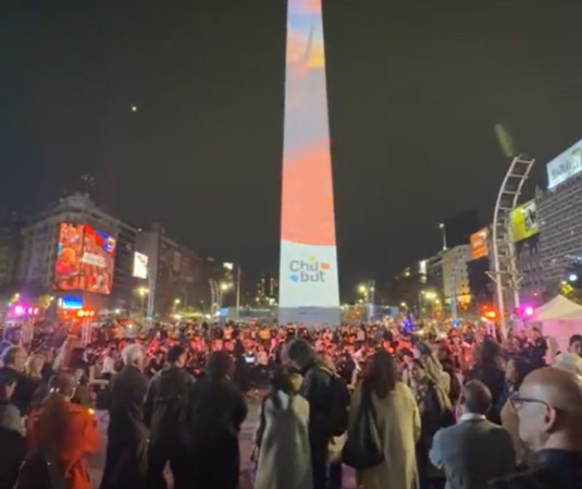 mirá en vivo LA ORQUESTA INFANTO JUVENIL DEL BARRIO INTA DE TRELEW en el&nbsp;obelisco