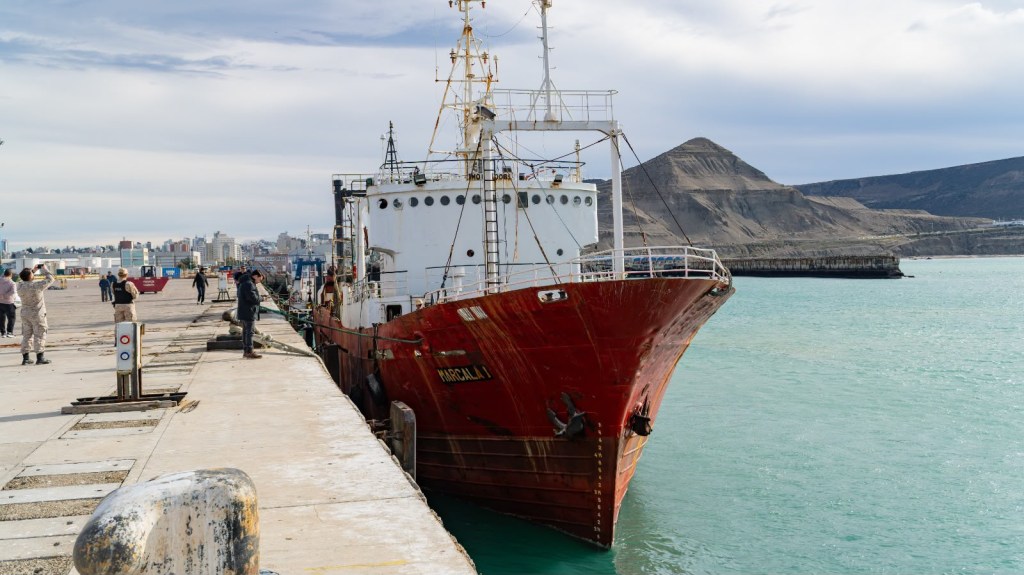 TORRES DESTACÓ EL INGRESO DEL PRIMER BUQUE AL RENOVADO ASTILLERO DE COMODORO
