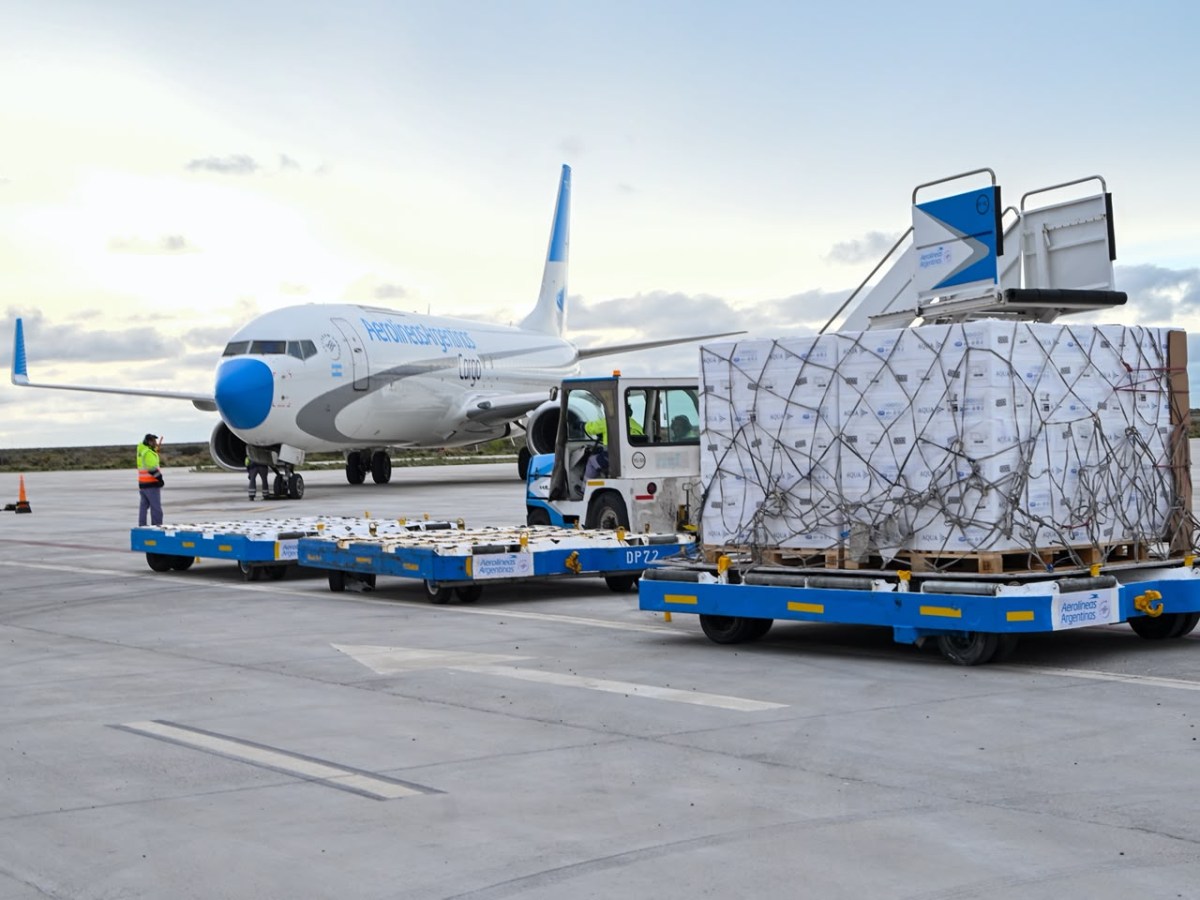 TRELEW EXPORTA POR PRIMERA VEZ DESDE SU AEROPUERTO Y PROYECTA TRES VUELOS&nbsp;SEMANALES