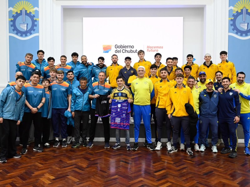 En el marco del aniversario de Trelew, Torres recibió a los planteles de Boca Juniors y&nbsp;Waiwen