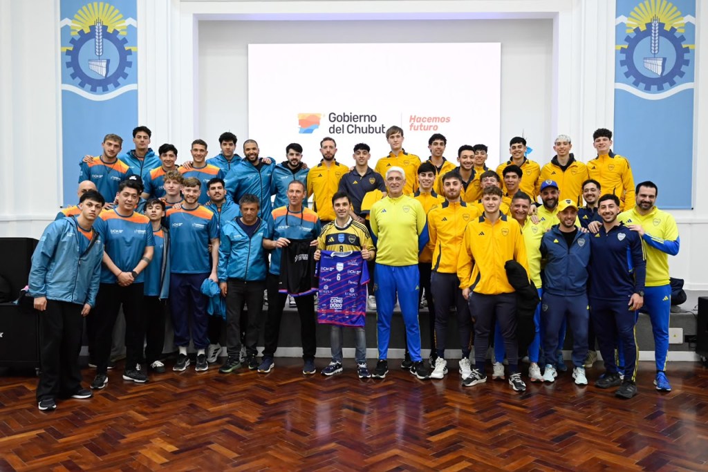 En el marco del aniversario de Trelew, Torres recibió a los planteles de Boca Juniors y&nbsp;Waiwen