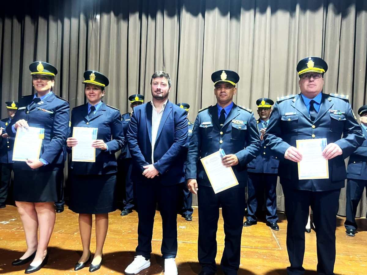 LA POLICÍA DEL CHUBUT REALIZÓ EL ACTO DE FINALIZACIÓN DEL CURSO DE OFICIALES Y ESTADO&nbsp;MAYOR