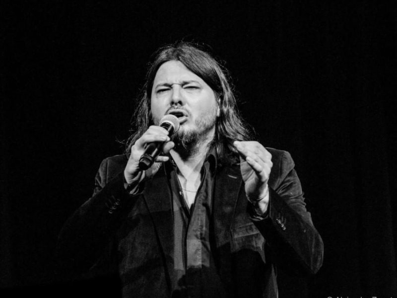 TRELEW: NOCHE DE TANGOS Y BOLEROS AL CICLO EXPRESARTE CON JUAN MANUEL&nbsp;OLSINA